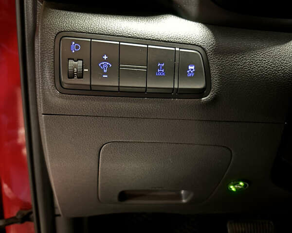 Красный Хендай Туксон, объемом двигателя 2 л и пробегом 95 тыс. км за 21500 $, фото 9 на Automoto.ua