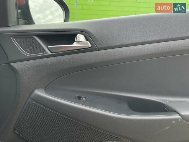 Красный Хендай Туксон, объемом двигателя 2 л и пробегом 64 тыс. км за 30500 $, фото 30 на Automoto.ua