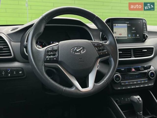 Красный Хендай Туксон, объемом двигателя 2 л и пробегом 64 тыс. км за 30500 $, фото 13 на Automoto.ua