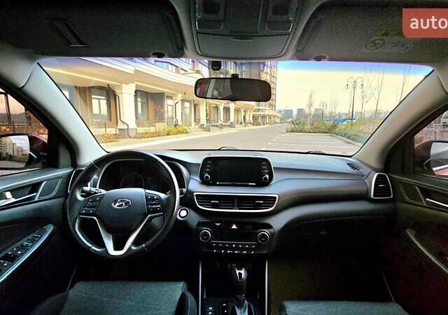 Красный Хендай Туксон, объемом двигателя 2 л и пробегом 94 тыс. км за 19500 $, фото 21 на Automoto.ua