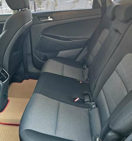 Красный Хендай Туксон, объемом двигателя 2 л и пробегом 94 тыс. км за 19500 $, фото 23 на Automoto.ua