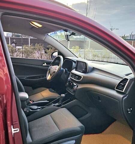 Красный Хендай Туксон, объемом двигателя 2 л и пробегом 94 тыс. км за 19500 $, фото 27 на Automoto.ua