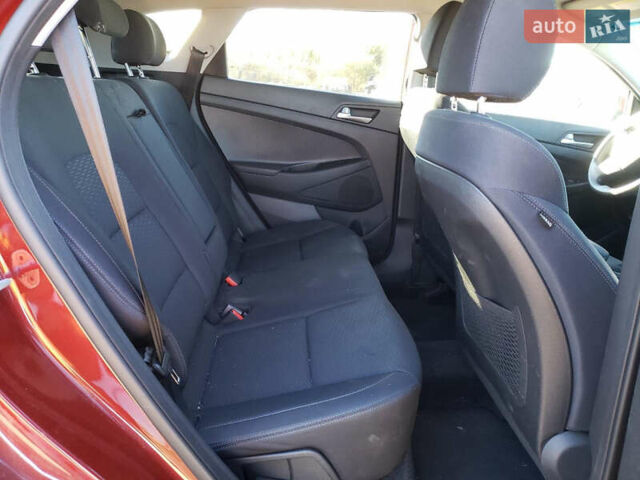 Красный Хендай Туксон, объемом двигателя 2 л и пробегом 71 тыс. км за 13300 $, фото 9 на Automoto.ua