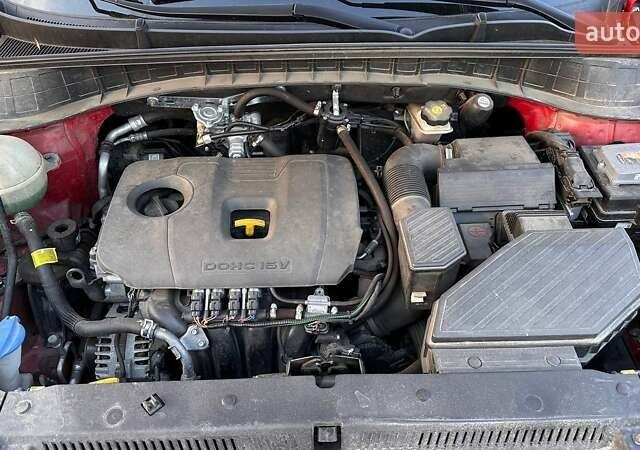 Красный Хендай Туксон, объемом двигателя 2 л и пробегом 68 тыс. км за 22000 $, фото 11 на Automoto.ua