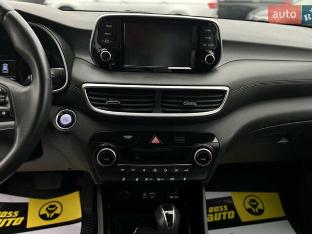 Хендай Туксон 2020 в Мукачеве на Automoto.ua Красный Хендай Туксон, объемом двигателя 2 л и пробегом 73 тыс. км за 20990 $, фото 20 на Automoto.ua