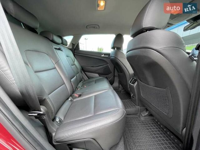 Красный Хендай Туксон, объемом двигателя 2 л и пробегом 64 тыс. км за 30500 $, фото 32 на Automoto.ua