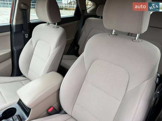 Красный Хендай Туксон, объемом двигателя 0 л и пробегом 175 тыс. км за 18900 $, фото 11 на Automoto.ua