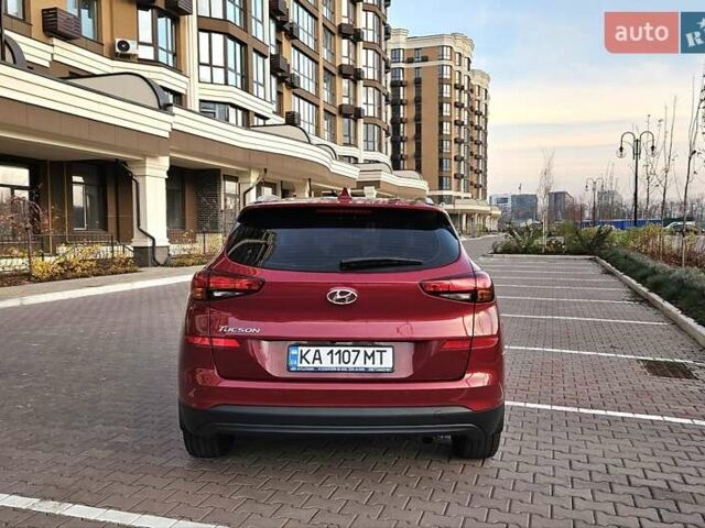 Красный Хендай Туксон, объемом двигателя 2 л и пробегом 94 тыс. км за 19500 $, фото 6 на Automoto.ua
