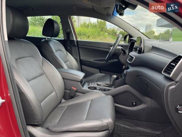 Красный Хендай Туксон, объемом двигателя 2 л и пробегом 64 тыс. км за 30500 $, фото 27 на Automoto.ua