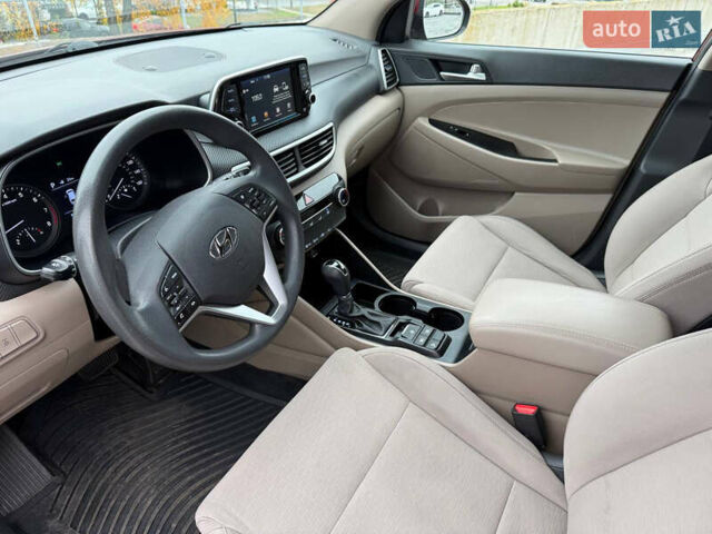 Красный Хендай Туксон, объемом двигателя 0 л и пробегом 175 тыс. км за 18900 $, фото 13 на Automoto.ua