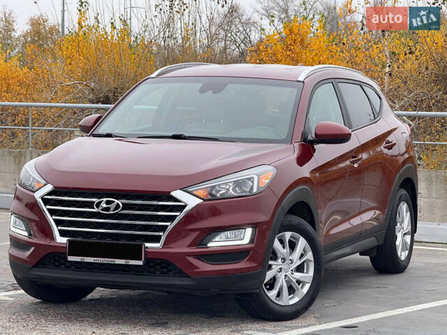 Красный Хендай Туксон, объемом двигателя 0 л и пробегом 175 тыс. км за 18900 $, фото 3 на Automoto.ua