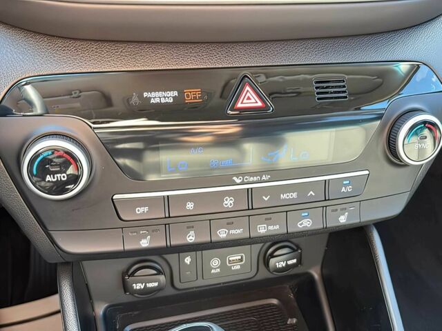 Красный Хендай Туксон, объемом двигателя 2.4 л и пробегом 38 тыс. км за 11300 $, фото 10 на Automoto.ua