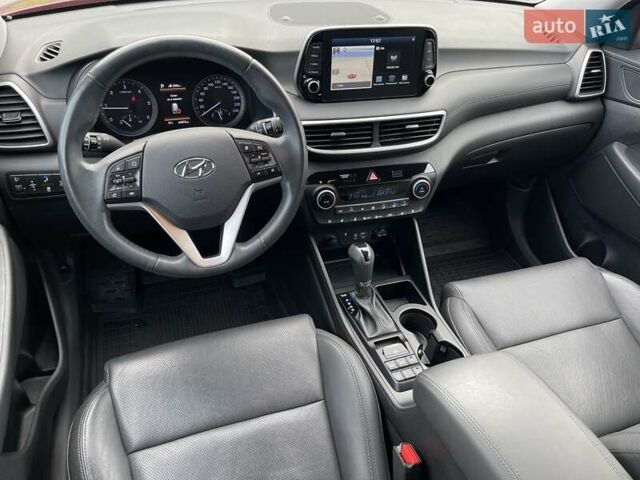 Красный Хендай Туксон, объемом двигателя 2 л и пробегом 64 тыс. км за 30500 $, фото 12 на Automoto.ua