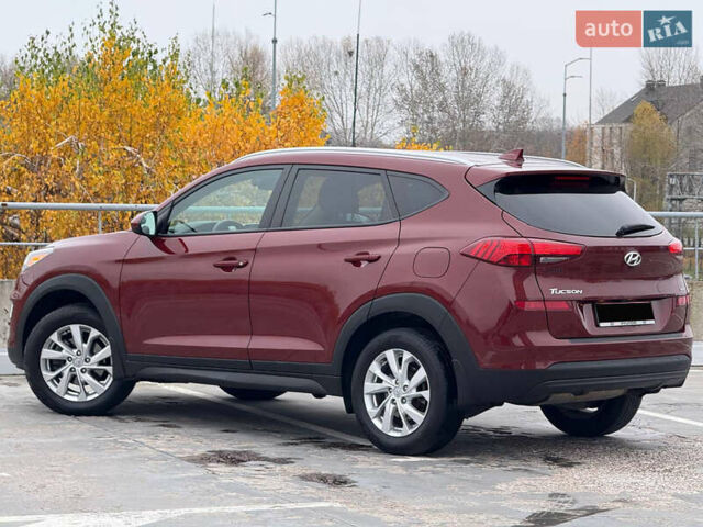 Красный Хендай Туксон, объемом двигателя 0 л и пробегом 175 тыс. км за 18900 $, фото 9 на Automoto.ua