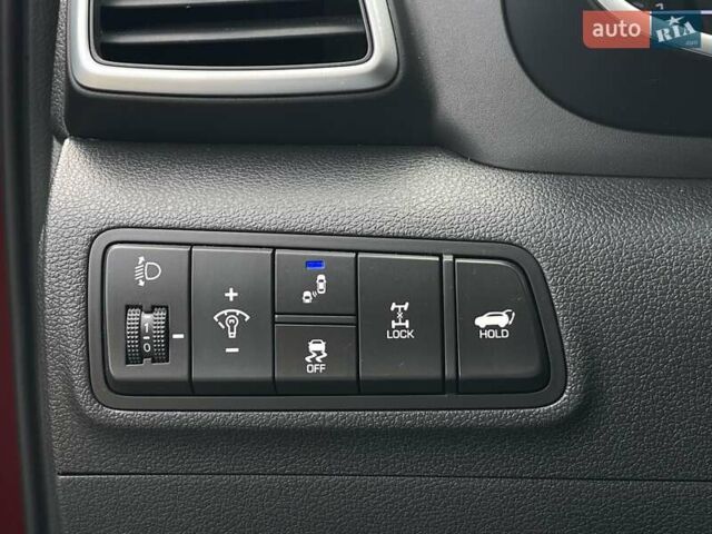 Красный Хендай Туксон, объемом двигателя 2 л и пробегом 64 тыс. км за 30500 $, фото 19 на Automoto.ua