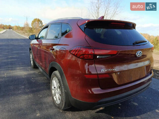 Красный Хендай Туксон, объемом двигателя 2 л и пробегом 97 тыс. км за 20000 $, фото 6 на Automoto.ua