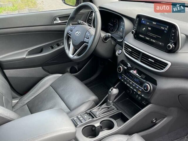 Красный Хендай Туксон, объемом двигателя 2 л и пробегом 64 тыс. км за 30500 $, фото 26 на Automoto.ua