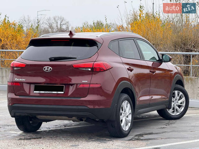 Красный Хендай Туксон, объемом двигателя 0 л и пробегом 175 тыс. км за 18900 $, фото 6 на Automoto.ua