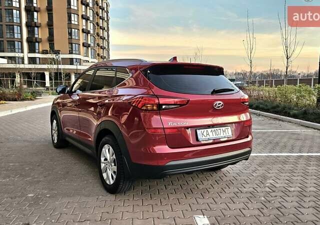 Красный Хендай Туксон, объемом двигателя 2 л и пробегом 94 тыс. км за 19500 $, фото 5 на Automoto.ua