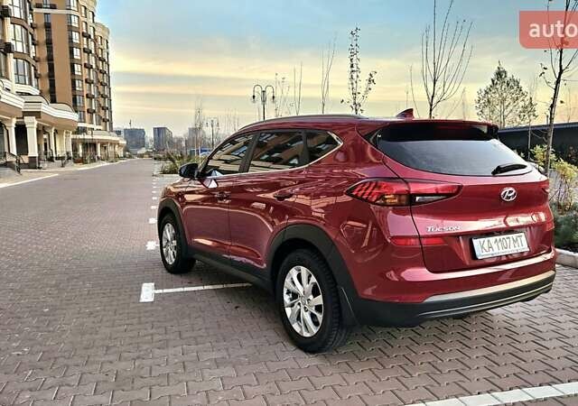 Красный Хендай Туксон, объемом двигателя 2 л и пробегом 94 тыс. км за 19500 $, фото 7 на Automoto.ua