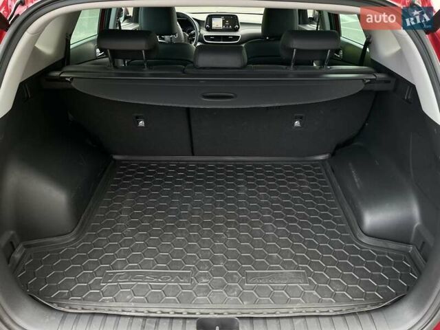 Красный Хендай Туксон, объемом двигателя 2 л и пробегом 64 тыс. км за 30500 $, фото 9 на Automoto.ua