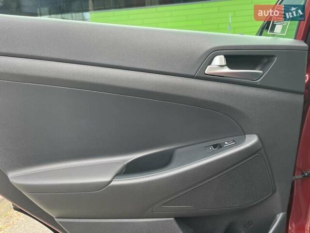 Красный Хендай Туксон, объемом двигателя 2 л и пробегом 64 тыс. км за 30500 $, фото 33 на Automoto.ua