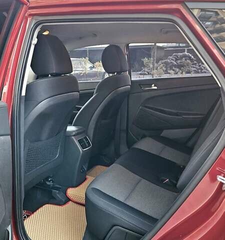 Красный Хендай Туксон, объемом двигателя 2 л и пробегом 94 тыс. км за 19500 $, фото 22 на Automoto.ua