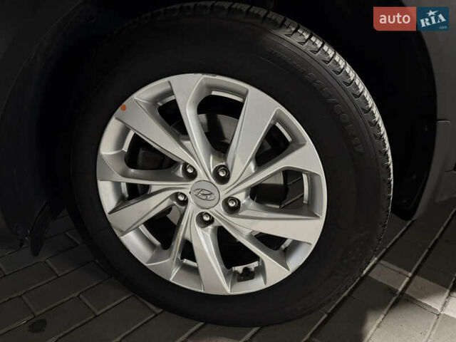 Красный Хендай Туксон, объемом двигателя 2 л и пробегом 95 тыс. км за 21500 $, фото 22 на Automoto.ua