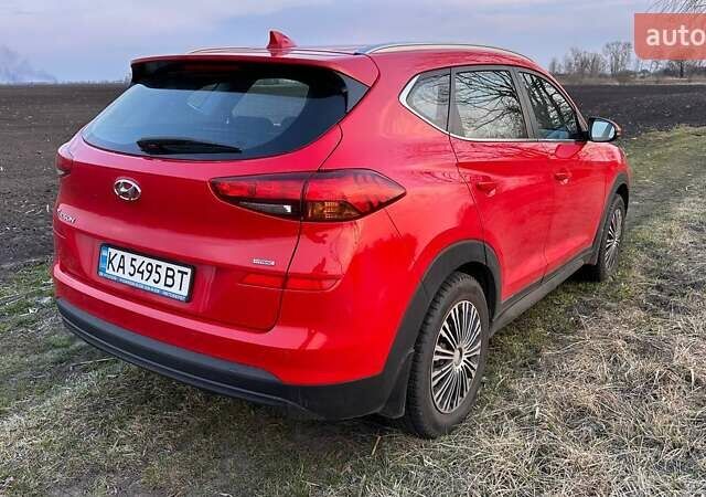 Красный Хендай Туксон, объемом двигателя 2 л и пробегом 68 тыс. км за 22000 $, фото 4 на Automoto.ua