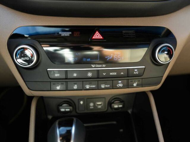 Красный Хендай Туксон, объемом двигателя 2 л и пробегом 45 тыс. км за 14000 $, фото 10 на Automoto.ua