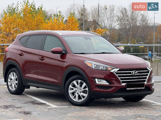Красный Хендай Туксон, объемом двигателя 0 л и пробегом 175 тыс. км за 18900 $, фото 1 на Automoto.ua