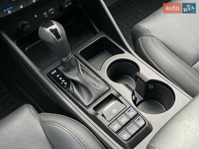 Красный Хендай Туксон, объемом двигателя 2 л и пробегом 64 тыс. км за 30500 $, фото 23 на Automoto.ua