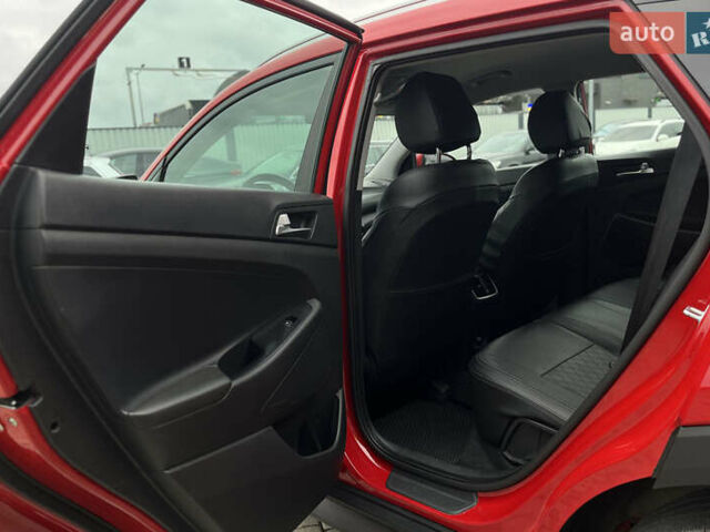 Хендай Туксон 2020 в Мукачеве на Automoto.ua Красный Хендай Туксон, объемом двигателя 2 л и пробегом 73 тыс. км за 20990 $, фото 15 на Automoto.ua