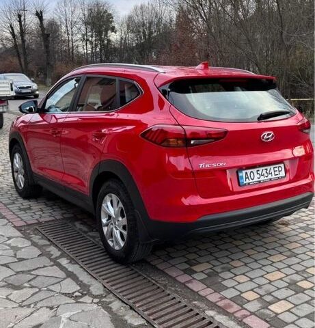 Красный Хендай Туксон, объемом двигателя 2 л и пробегом 70 тыс. км за 20000 $, фото 4 на Automoto.ua