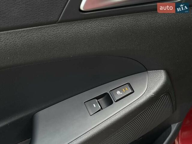 Красный Хендай Туксон, объемом двигателя 2 л и пробегом 64 тыс. км за 30500 $, фото 34 на Automoto.ua