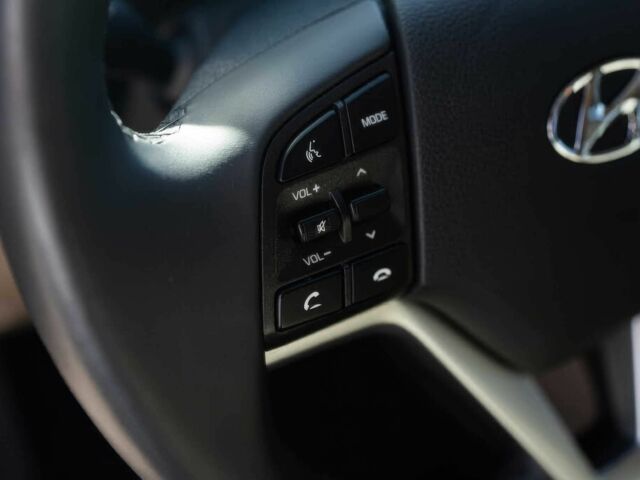 Красный Хендай Туксон, объемом двигателя 2 л и пробегом 45 тыс. км за 14000 $, фото 8 на Automoto.ua