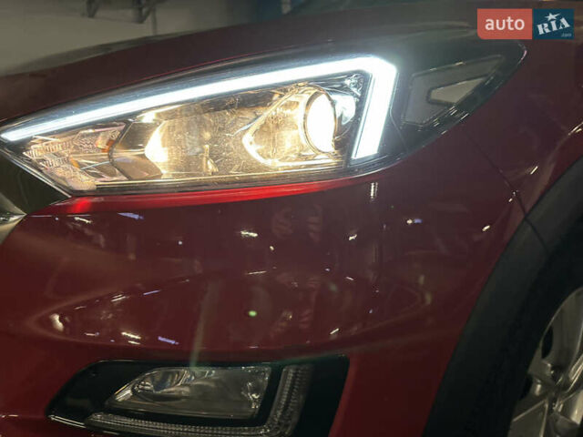 Красный Хендай Туксон, объемом двигателя 2 л и пробегом 95 тыс. км за 21500 $, фото 21 на Automoto.ua