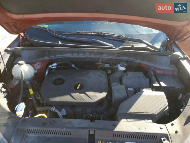 Красный Хендай Туксон, объемом двигателя 2 л и пробегом 71 тыс. км за 13300 $, фото 10 на Automoto.ua