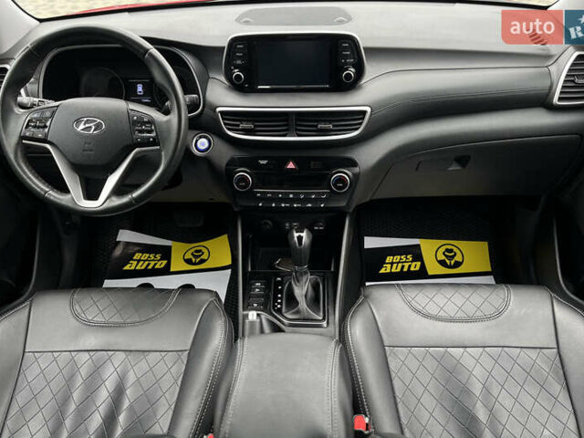 Хендай Туксон 2020 в Мукачеве на Automoto.ua Красный Хендай Туксон, объемом двигателя 2 л и пробегом 73 тыс. км за 20990 $, фото 13 на Automoto.ua