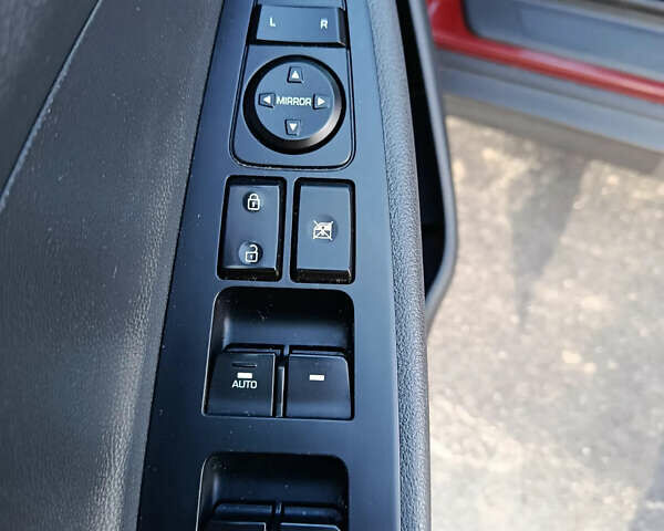 Красный Хендай Туксон, объемом двигателя 2 л и пробегом 97 тыс. км за 20000 $, фото 13 на Automoto.ua