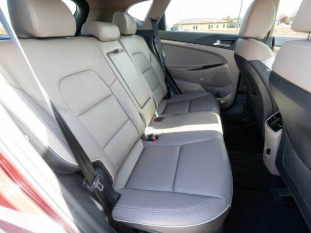 Красный Хендай Туксон, объемом двигателя 2 л и пробегом 45 тыс. км за 14000 $, фото 19 на Automoto.ua