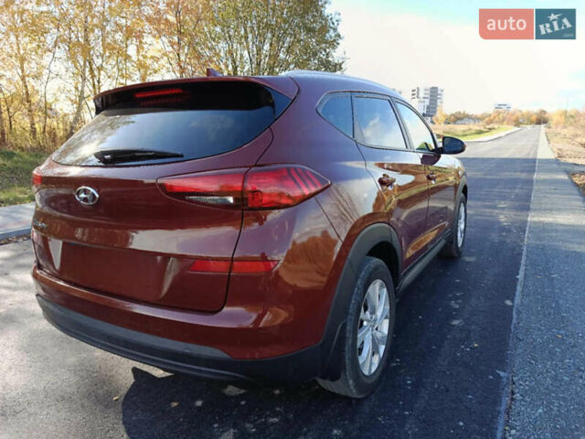 Красный Хендай Туксон, объемом двигателя 2 л и пробегом 97 тыс. км за 20000 $, фото 4 на Automoto.ua