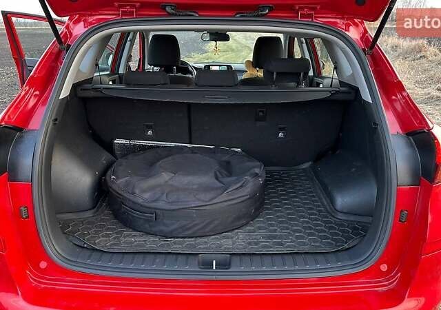 Красный Хендай Туксон, объемом двигателя 2 л и пробегом 68 тыс. км за 22000 $, фото 8 на Automoto.ua