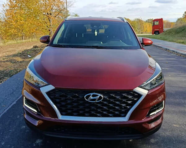 Красный Хендай Туксон, объемом двигателя 2 л и пробегом 97 тыс. км за 20000 $, фото 1 на Automoto.ua