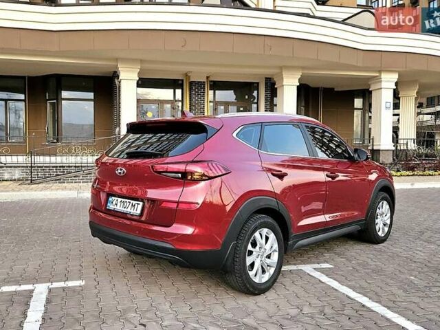 Красный Хендай Туксон, объемом двигателя 2 л и пробегом 94 тыс. км за 19500 $, фото 4 на Automoto.ua