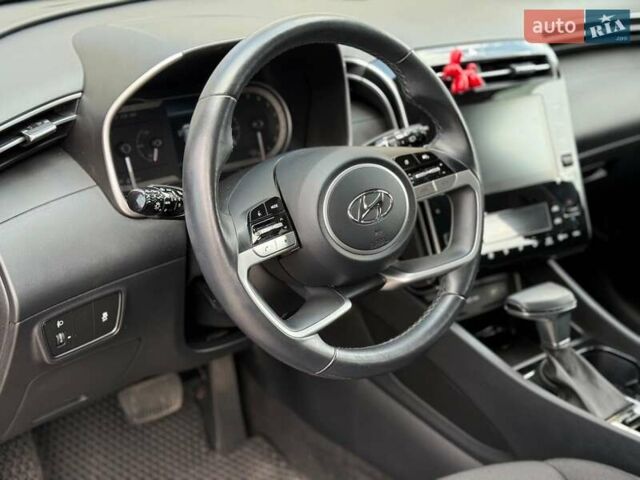 Красный Хендай Туксон, объемом двигателя 2 л и пробегом 26 тыс. км за 28940 $, фото 25 на Automoto.ua