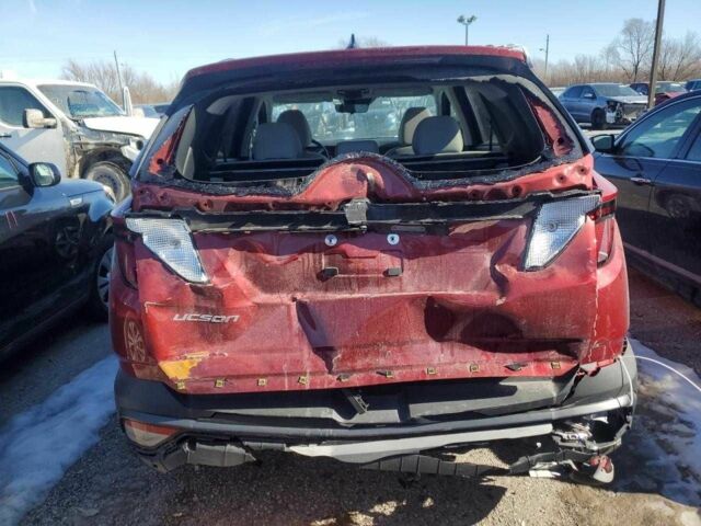 Красный Хендай Туксон, объемом двигателя 2.5 л и пробегом 8 тыс. км за 32500 $, фото 6 на Automoto.ua