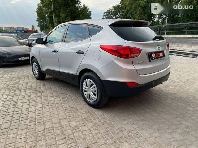 Хендай Туксон, объемом двигателя 2.4 л и пробегом 216 тыс. км за 13500 $, фото 6 на Automoto.ua