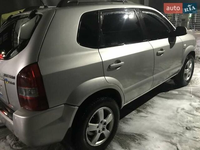 Хендай Туксон, объемом двигателя 1.98 л и пробегом 230 тыс. км за 7600 $, фото 3 на Automoto.ua