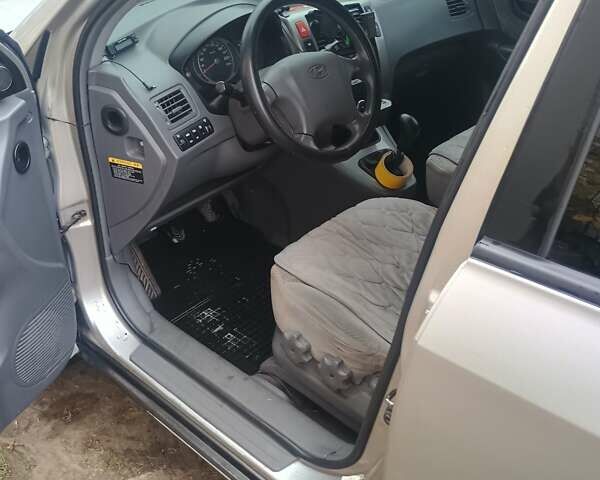 Хендай Туксон, об'ємом двигуна 2 л та пробігом 267 тис. км за 5600 $, фото 4 на Automoto.ua